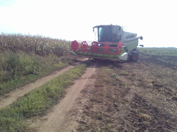 CLAAS Tucano 320 u zetvi soje 2015-09-16 11.00.51