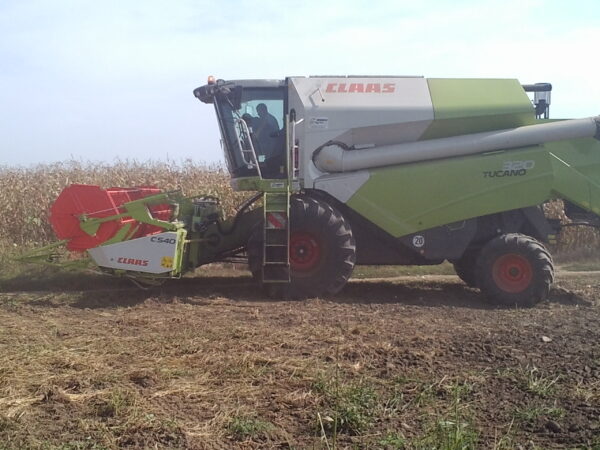 CLAAS Tucano 320 u zetvi soje 2015-09-16 11.04.28