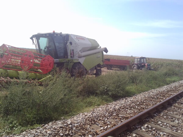 CLAAS Tucano 320 u zetvi soje 2015-09-16 12.34.30